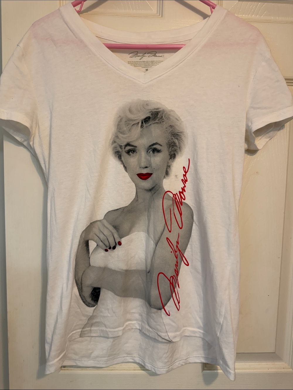 White Short-Sleeve V-Neck “Marilyn Monroe” Graphic Tee with Red Script Accent